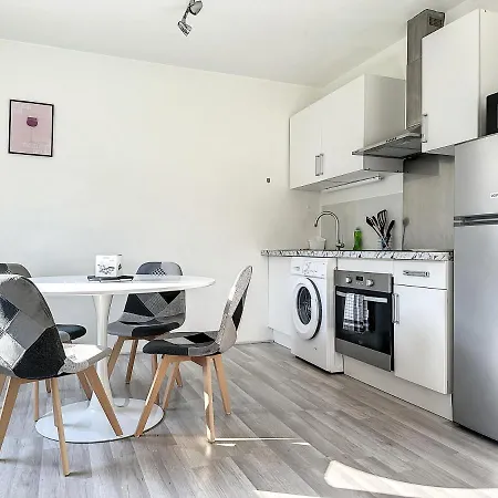 Avec Terrasse Parking شقة